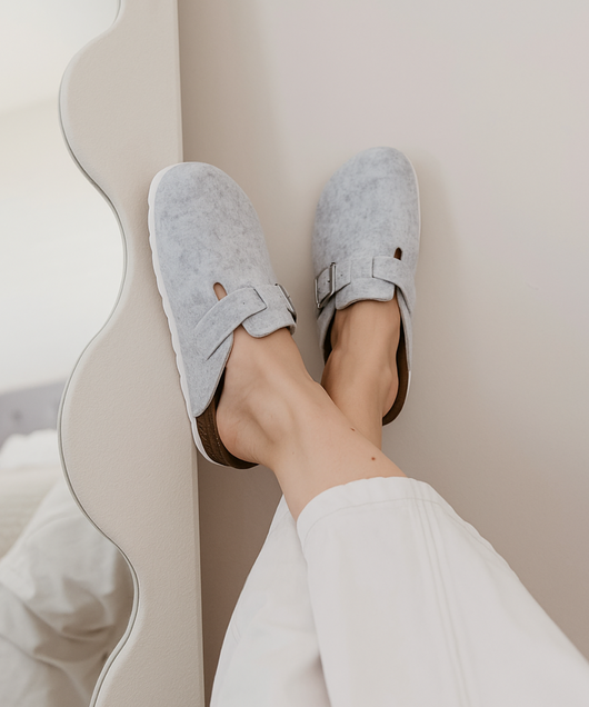 Premium Felt Clog Slippers by Qomfort